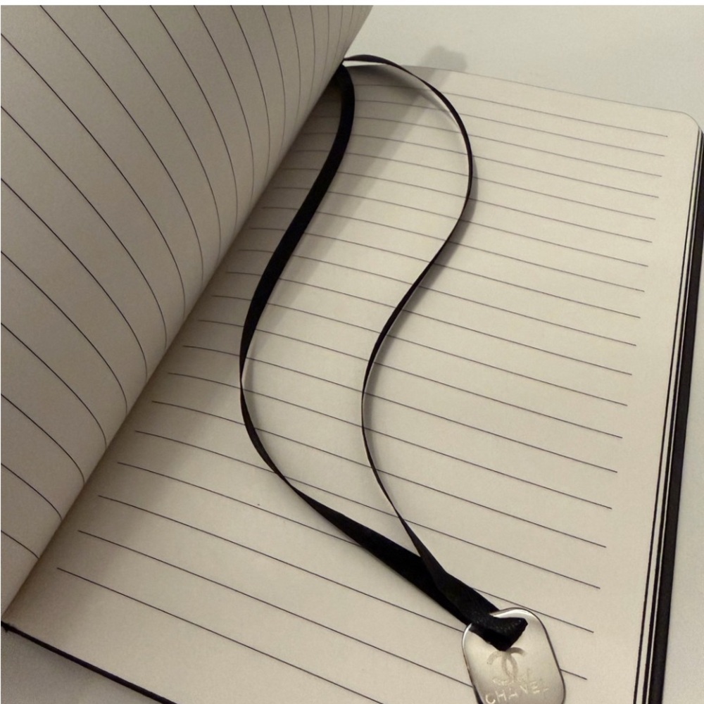 CHANEL Beauté Black Textured Notebook - Picture 3 of 3